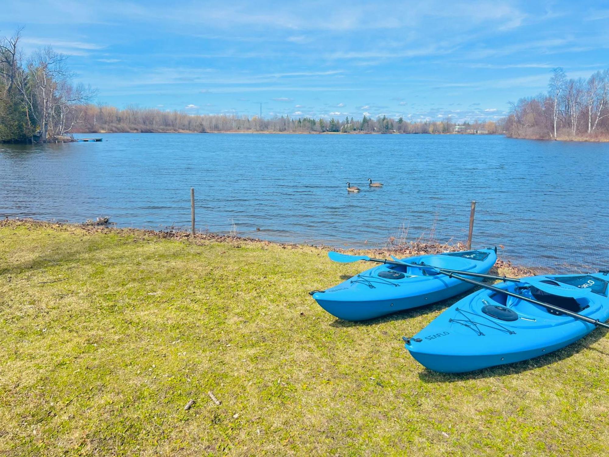 Отель Breezes Park Acton Экстерьер фото